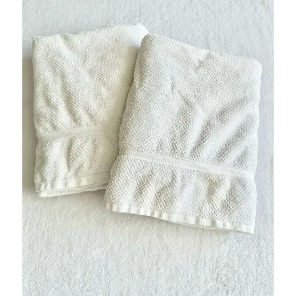 Set of two threshold white bath towels - target - used￼